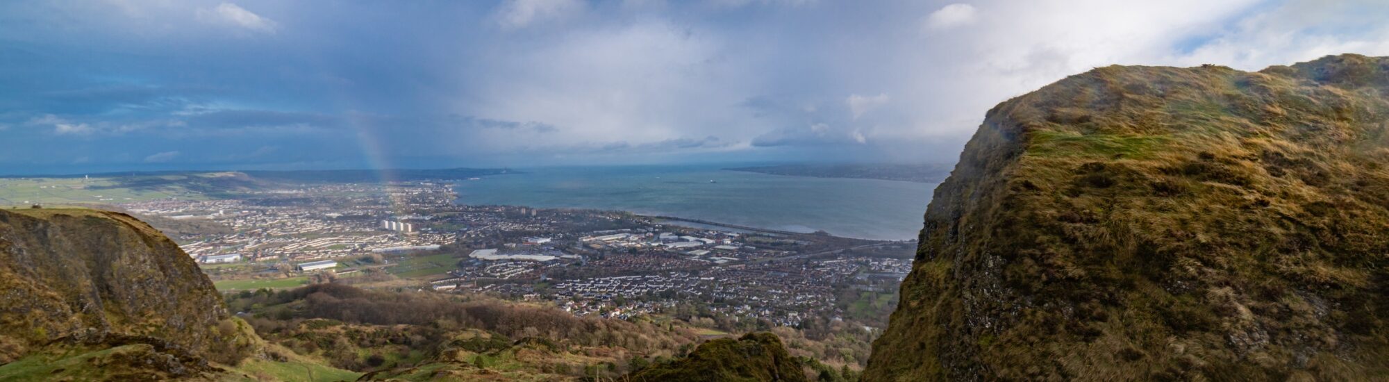 Cave Hill et sa vue sur Belfast - © stevie