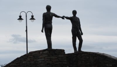 Hands across the divide - NH53 - cc