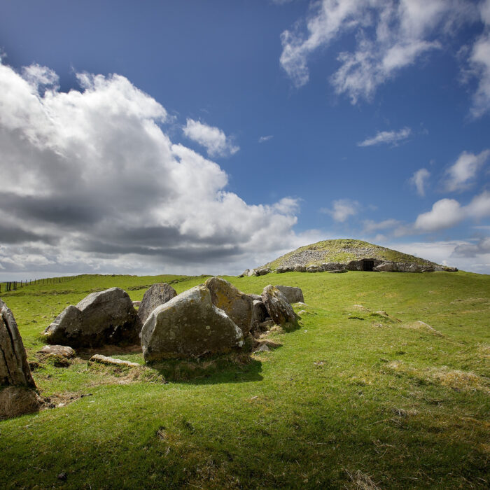 Le Loughcrew Cairns - Michael Foley - cc