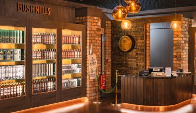 Old Bushmills Distillery shop - © Dawid
