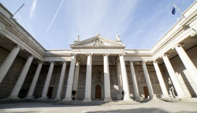 Le Parliament house - Shane Conneely - cc