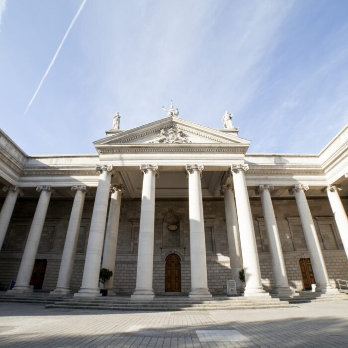 Le Parliament house - Shane Conneely - cc