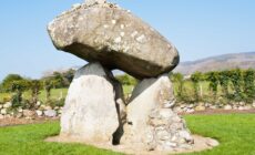 Le Dolmen de Proleek - Robert Campbell KOR - cc