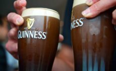 Des pintes de bières Guinness – Zach Dischner – cc