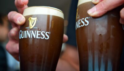 Ein paar Pints Guinness-Bier - Zach Dischner - cc