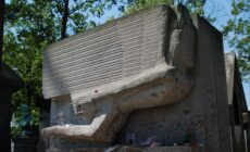 Tombe d’Oscar Wilde – Frank Camp – cc