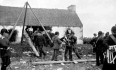 La Royal Irish Constabulary à une expulsion - Domaine Public