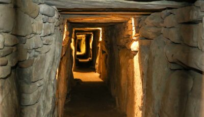 Knowth - © Hanging Bear Media
