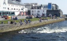 La Spanish arch à Galway - Barnacles Budget Accommodation - cc