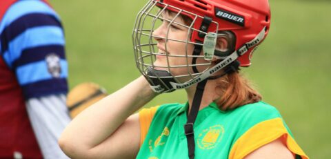 Une joueuse de Camogie - Derek Sigler - cc