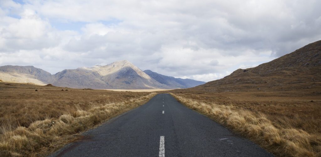 Louer une voiture en Irlande : ce que tout voyageur devrait savoir