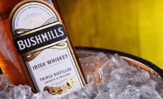 Une bouteille de whiskey Bushmills - © monticellllo - stock.adobe.com