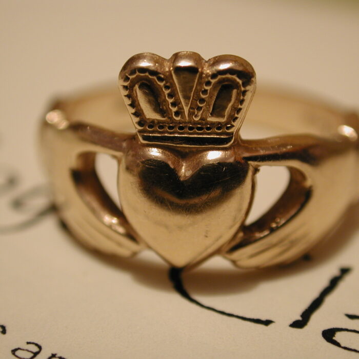 Une bague de Claddagh - Royal Claddagh - cc