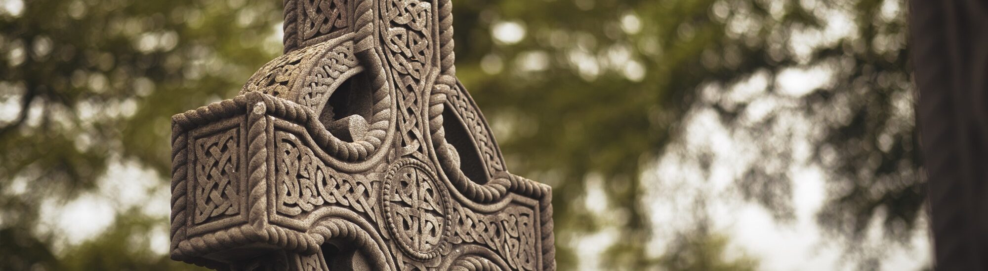 Une croix celtique à Glasnevin en Irlande - © Peter Krocka 