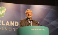 Gerry Adams, un membre du Sinn Féin - Sinn Féin - cc