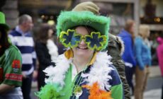Une participante à la Fête de la Saint Patrick - Aurelien Guichard - cc