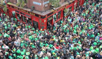 Temple Bar während des St. Patrick's Day