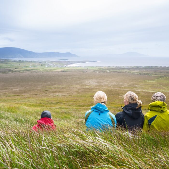 Des randonneurs en Irlande - © mkallstrom