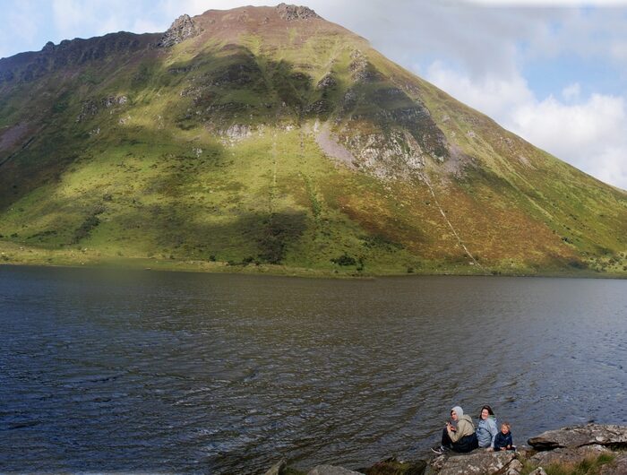 L'Annascaul Lake - Chris Taylor - cc
