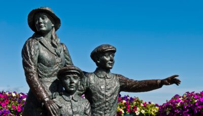 The Annie Moore Monument in Cobh - © Luis Santos