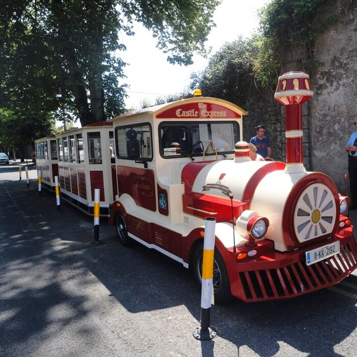 Le Castle Express - alanhogan-artgarage.blogspot.com
