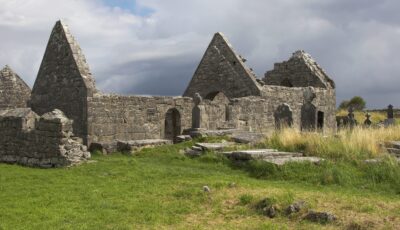 Killeany Abbey - ViennaHerby - cc