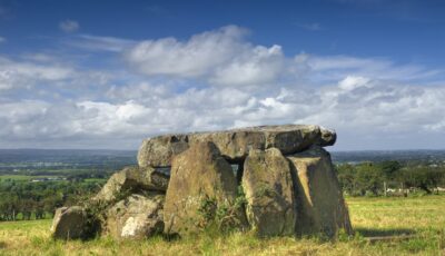 Craigs Dolmen - philip hay - cc