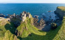 Vue aérienne du Dunluce Castle - © kilhan