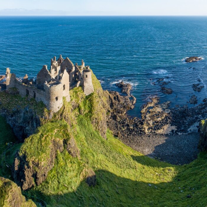 Vue aérienne du Dunluce Castle - © kilhan