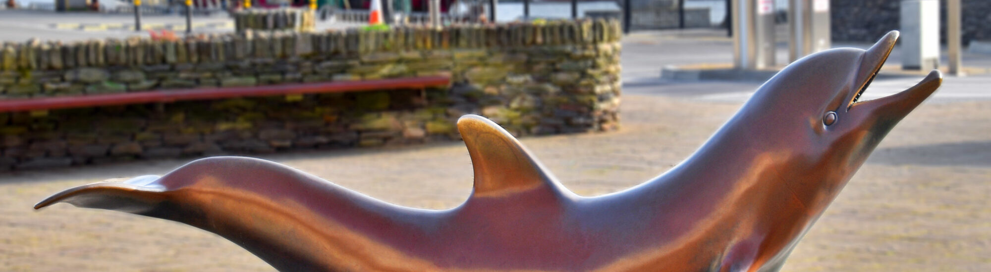 Une statue hommage à Fungie, à Dingle - Ron Cogswell - cc