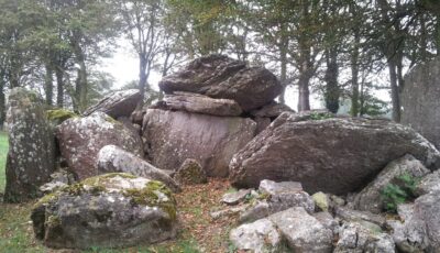 Le Labbacallee Wedge Tomb - VisionsofthePast - cc