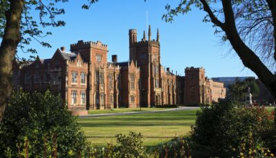 La Queen's university of Belfast - © Anthony Brown