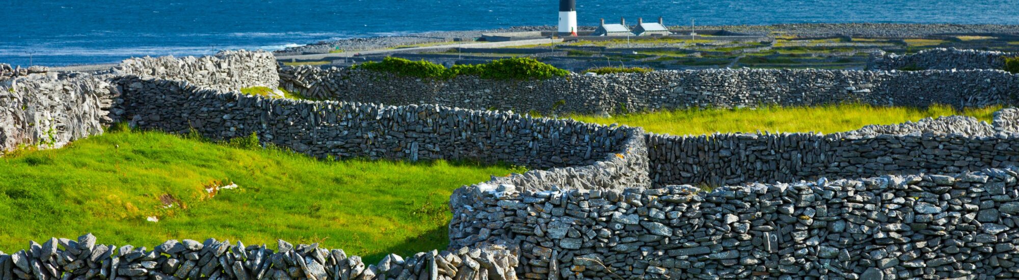 Inisheer lighthouse - © JUAN CARLOS MUNOZ