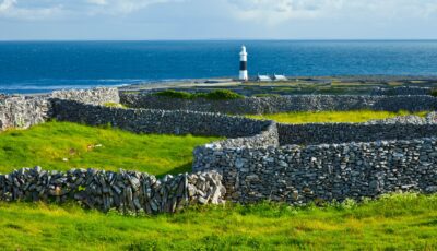 Inisheer lighthouse - © JUAN CARLOS MUNOZ
