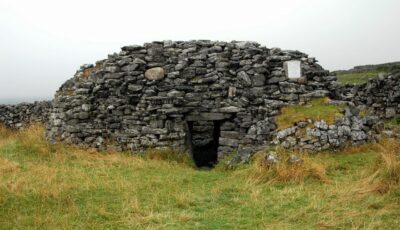 Le Clochan na Carraige - Nemeth in Aran Islands - cc