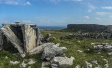 Le Dún Eochla et un site mégalithique - Chris Brooks - cc