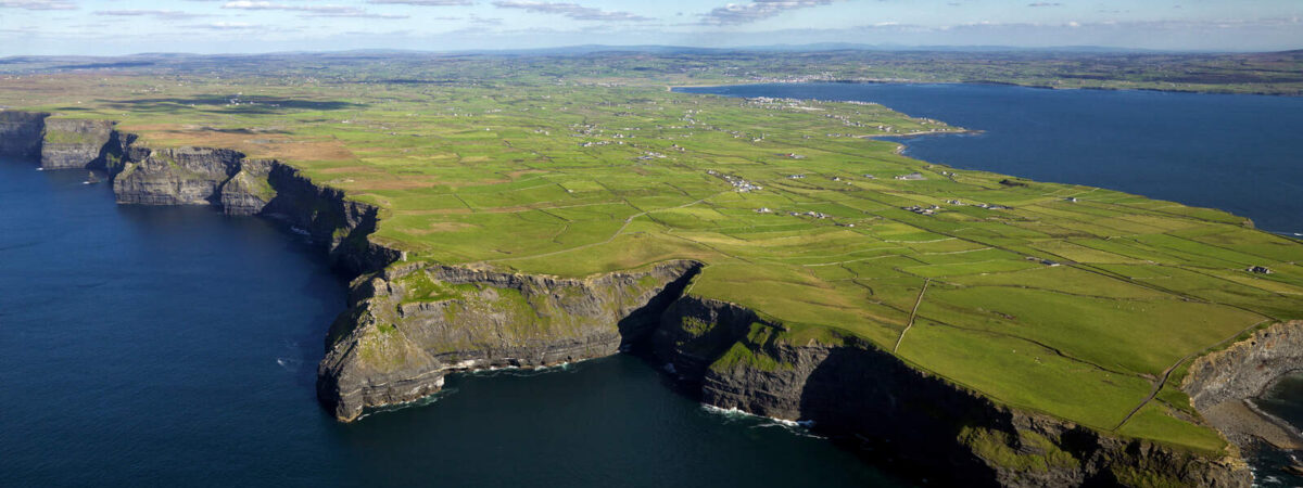 Les Falaises de Moher - © Chris Hill Photographic 2007 +44(0) 2890 245038