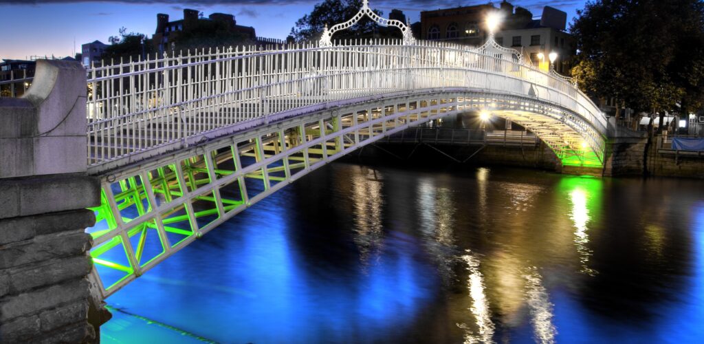 Le Ha'Penny Bridge - © Robert Wilson