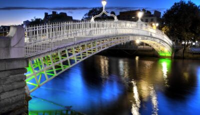Le Ha'Penny Bridge - © Robert Wilson