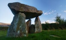 Le Ballykeel dolmen - Domaine public