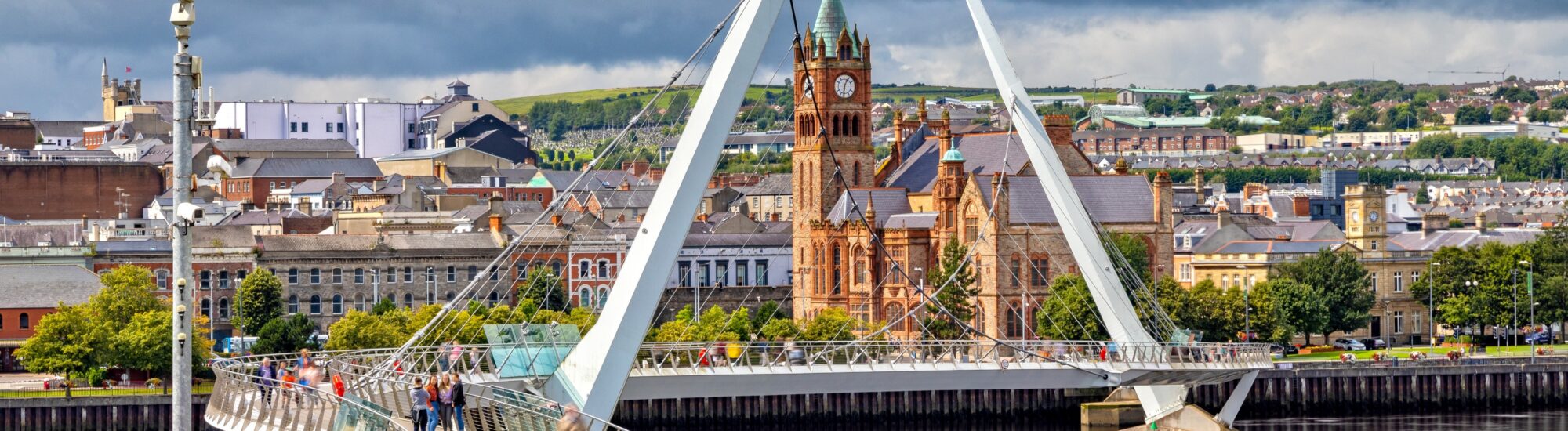 Derry et le Peace Bridge - © susanne2688
