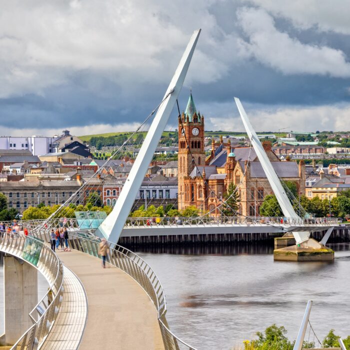 Derry et le Peace Bridge - © susanne2688