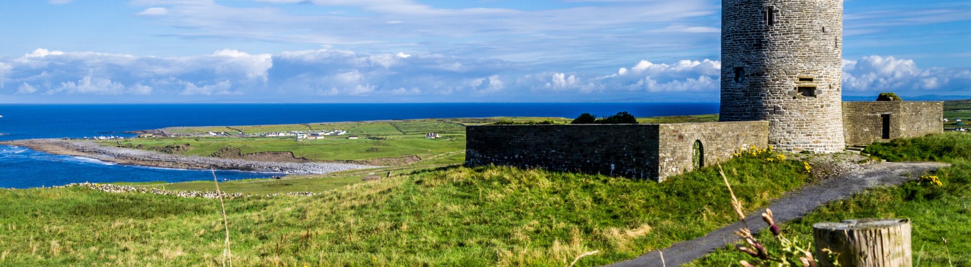 Doonagore castle - © EyesTravelling