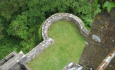 Le Craggaunowen Castle - bawoodvine - cc