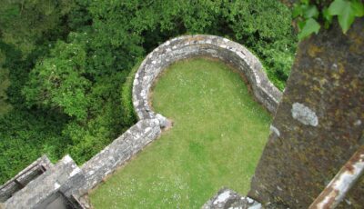 Le Craggaunowen Castle - bawoodvine - cc