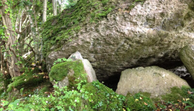 Le Meehambee dolmen - Cliona Keating - cc