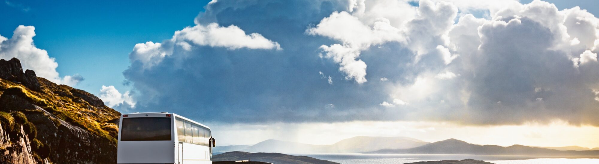 Un bus sur les routes irlandaises - © Irina Fischer