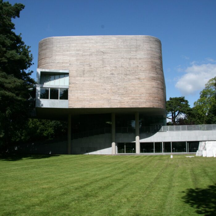 La Lewis Glucksman Gallery - R_uu_t - cc