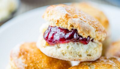 Des scones à la confiture - © Shutterstock