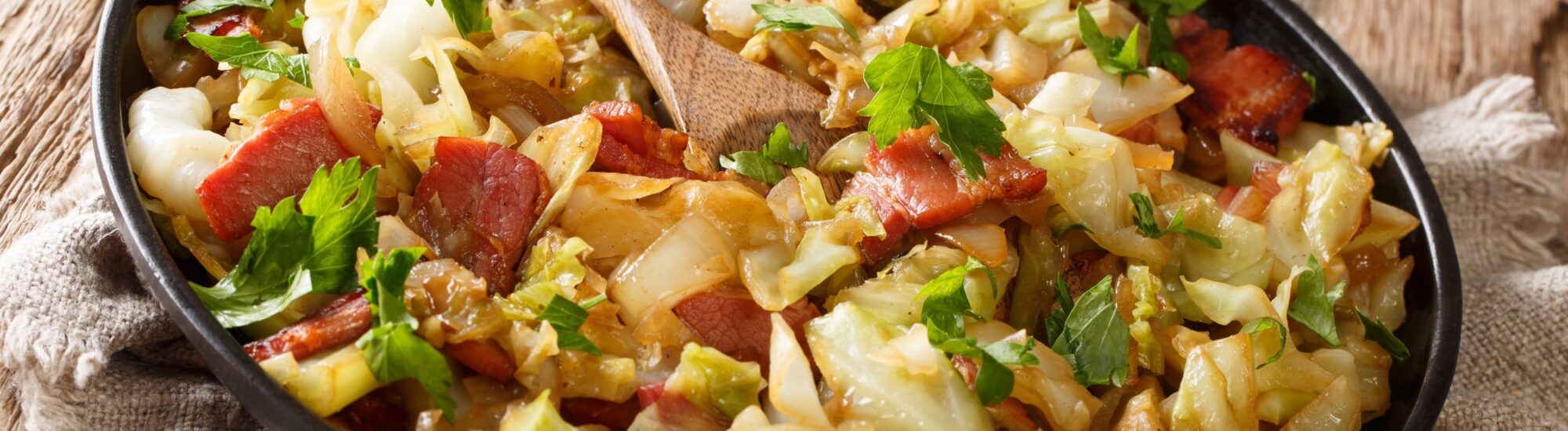 Du Fried cabbage with bacon - © AS Food studio